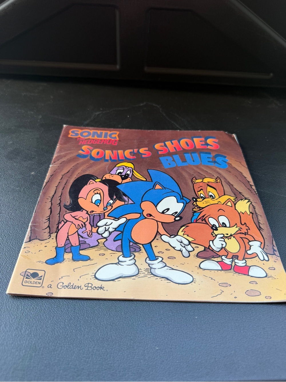 Sonic The Hedgehog Sonic's Shoes Blues softcover book Golden 1993